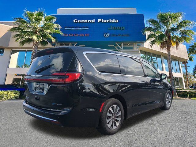 Certified 2025 Chrysler Pacifica Select FWD image 5