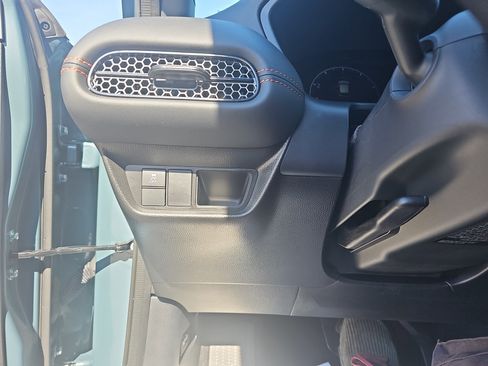 Used 2025 Honda HR-V Sport image 26