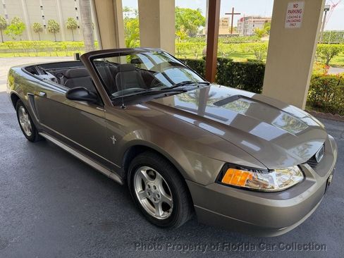 Used 2002 Ford Mustang Convertible RWD image 32