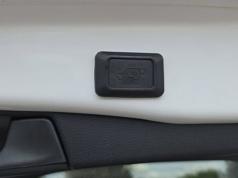 Used 2021 Toyota RAV4 XLE Premium FWD image 14