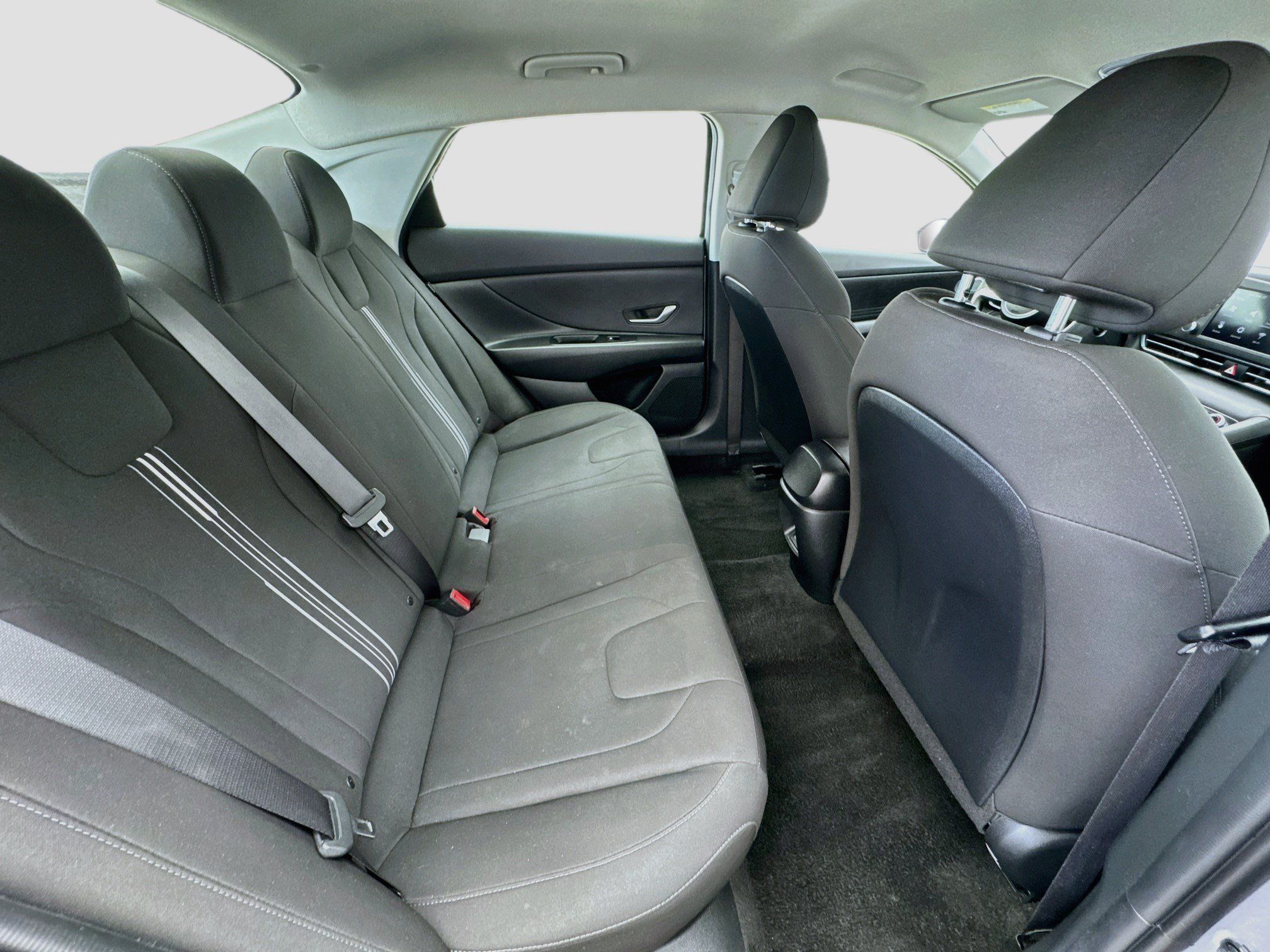 Used 2025 Hyundai Elantra Hybrid FWD image 18