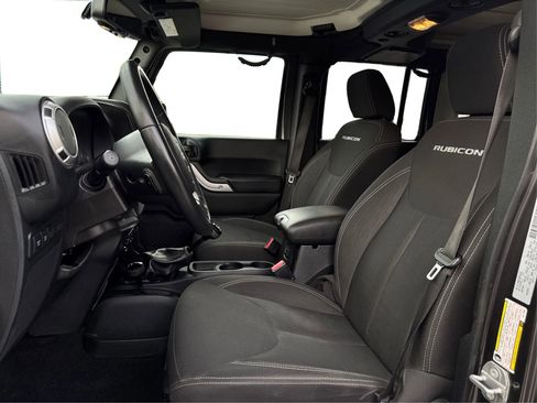 Used 2017 Jeep Wrangler Unlimited Rubicon w/ Connectivity Group image 11