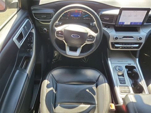 Used 2023 Ford Explorer XLT w/ Equipment Group 202A image 15