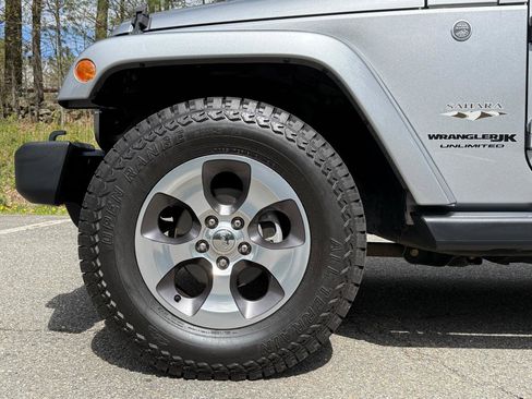 Used 2018 Jeep Wrangler Unlimited Sahara w/ Max Tow Package AWD/4WD image 7