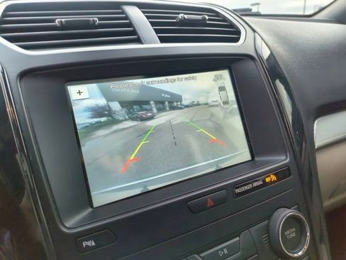 Used 2018 Ford Explorer XLT w/ Equipment Group 202A image 7