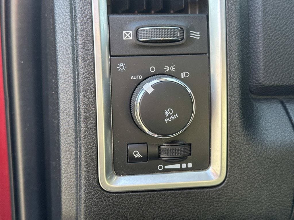 Used 2015 RAM 2500 Limited AWD/4WD image 33