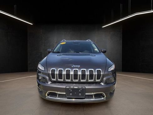 Used 2017 Jeep Cherokee Limited w/ Luxury Group AWD/4WD image 2
