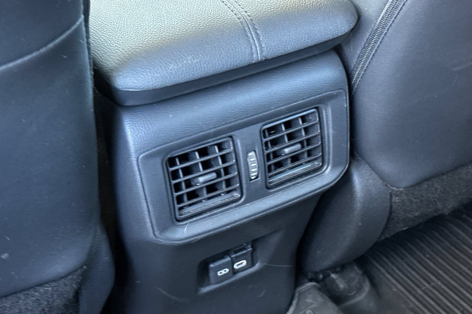 Used 2023 Toyota RAV4 XLE Premium FWD image 15