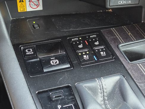 Used 2022 Lexus RX 450h AWD w/ Luxury Package image 22