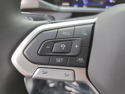 New 2026 Volkswagen Taos SE image 16