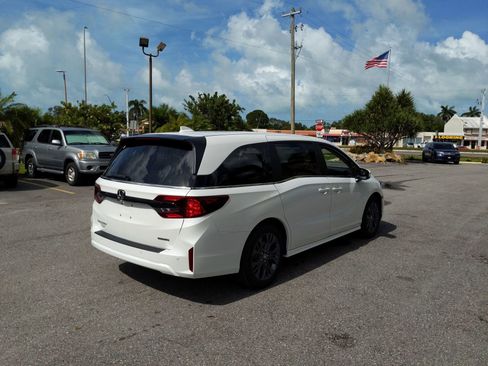 New 2026 Honda Odyssey Touring image 6