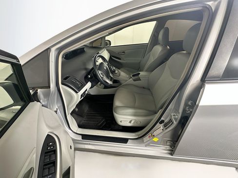 Used 2015 Toyota Prius Four FWD image 13