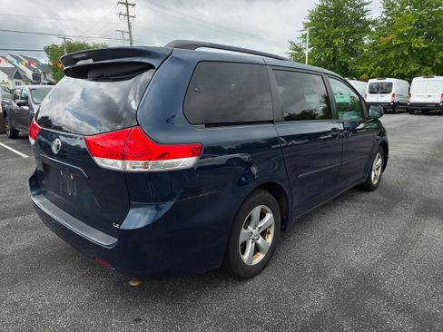 Used 2012 Toyota Sienna LE w/ Towing Pkg FWD image 5