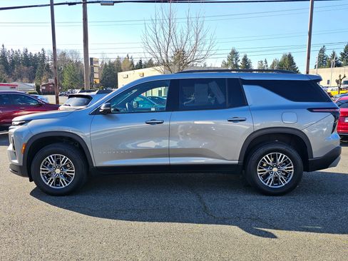 Used 2024 Chevrolet Traverse LT image 4