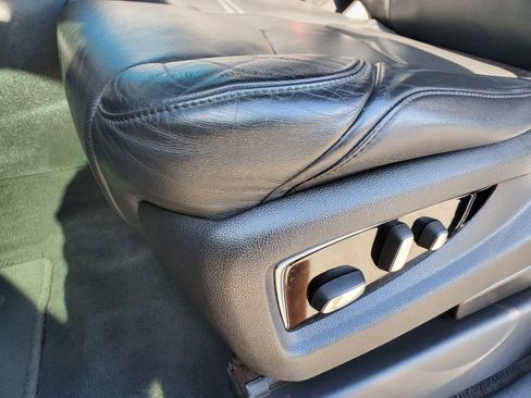 Used 2016 Cadillac Escalade Premium image 16