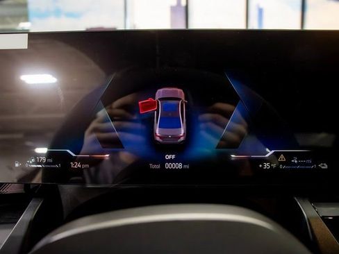 New 2026 BMW 550e xDrive w/ Premium Package image 17