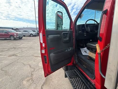 Used 2008 GMC TopKick C5500 2WD Regular Cab image 7