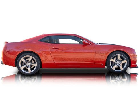 Used 2010 Chevrolet Camaro SS w/ RS Package RWD image 2