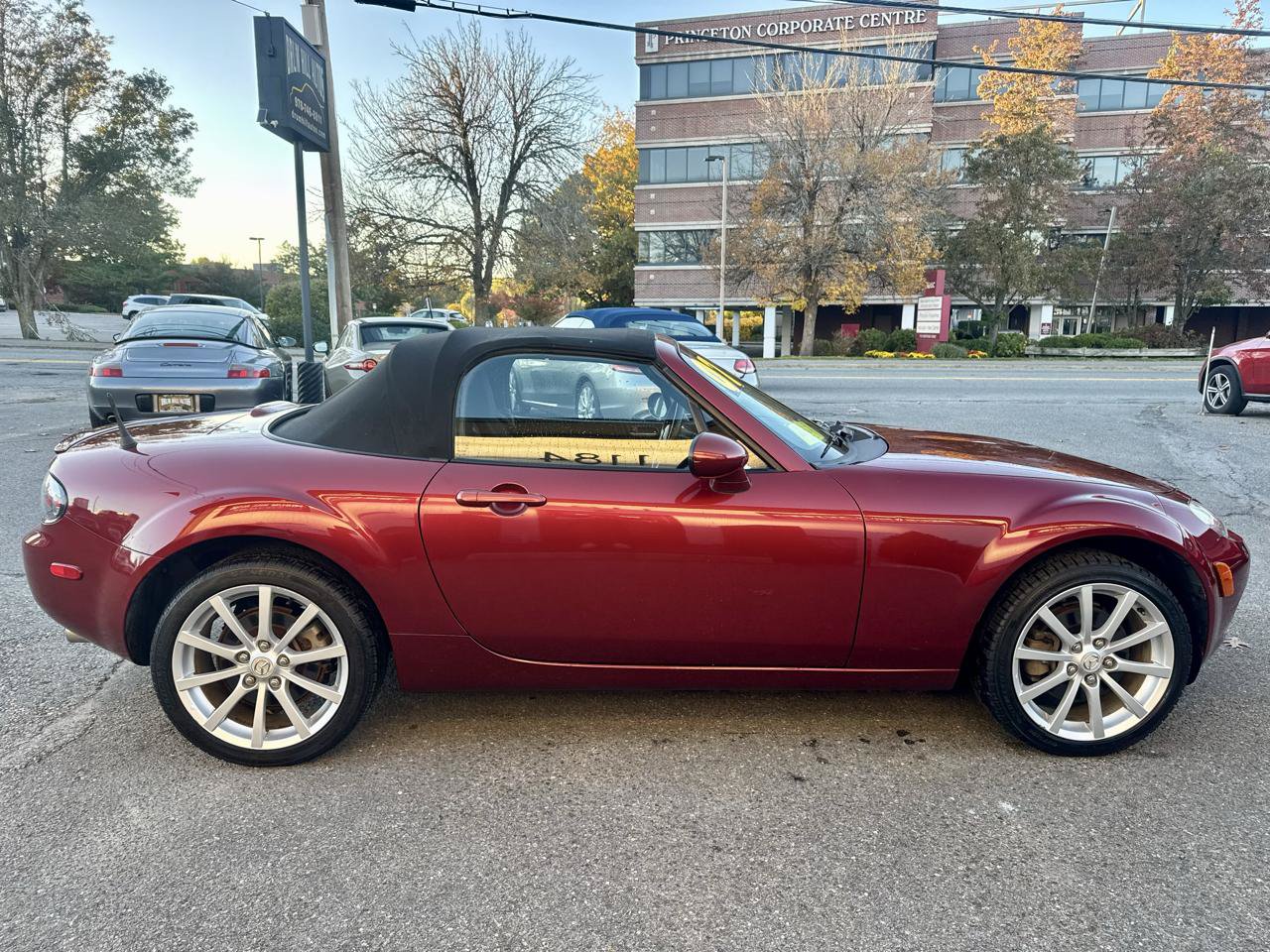 Used 2007 MAZDA MX-5 Miata Touring w/ Suspension Pkg RWD image 12