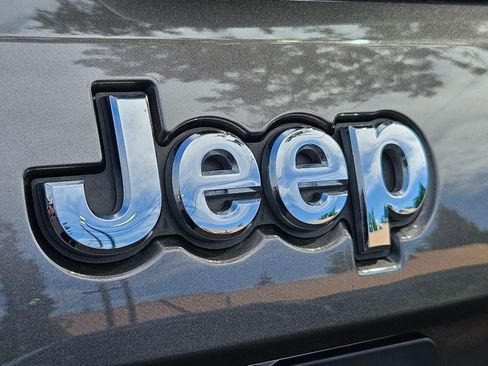 Used 2017 Jeep Grand Cherokee SRT AWD/4WD image 27