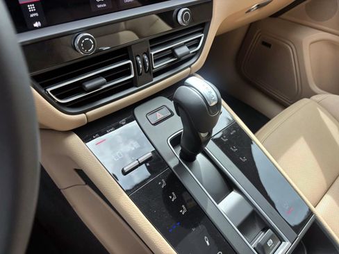 Used 2025 Porsche Macan image 34