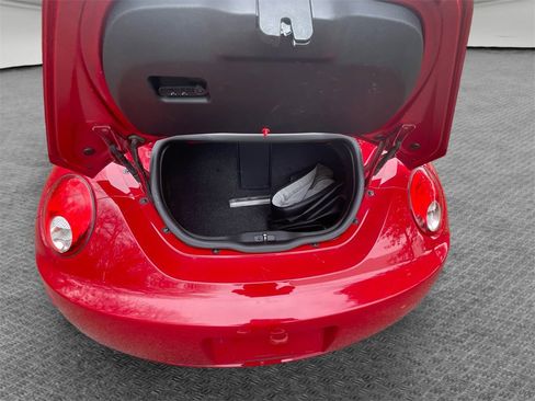 Used 2008 Volkswagen Beetle S image 22