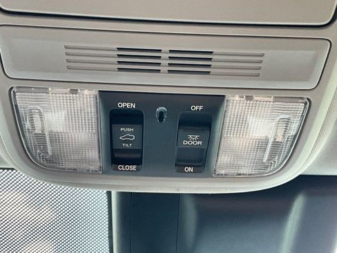 Used 2018 Honda Odyssey EX-L image 17