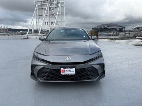 Used 2025 Toyota Camry SE image 8