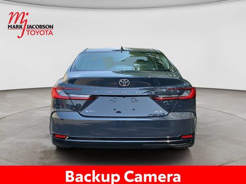 Used 2025 Toyota Camry XLE FWD image 11