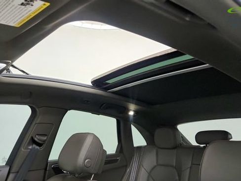 Used 2024 Porsche Macan AWD/4WD image 72