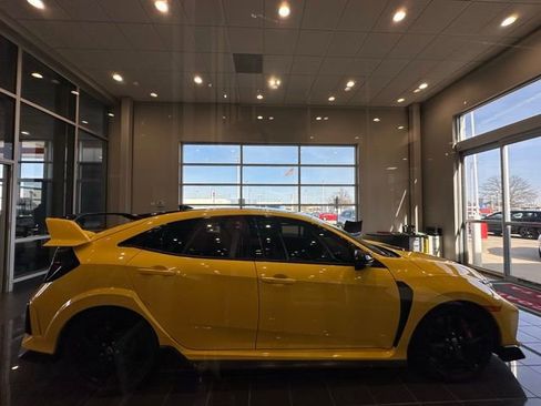 Used 2021 Honda Civic Type R Limited image 2