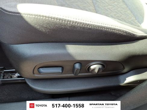 Used 2022 Chevrolet Equinox LT FWD image 16