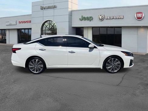 Used 2025 Nissan Altima 2.5 SL FWD image 2