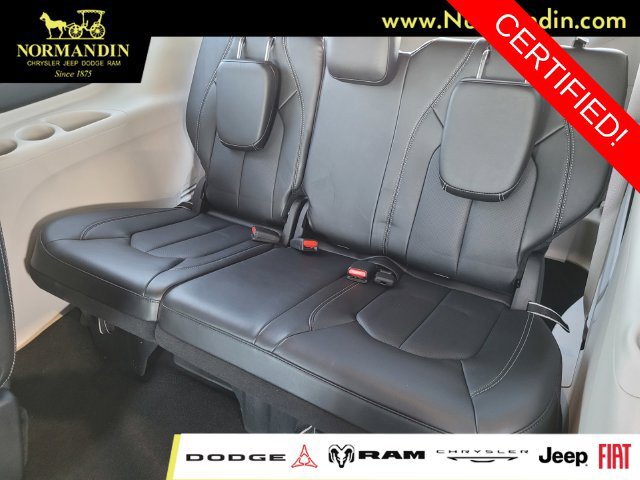 Certified 2024 Chrysler Pacifica Touring-L FWD image 18