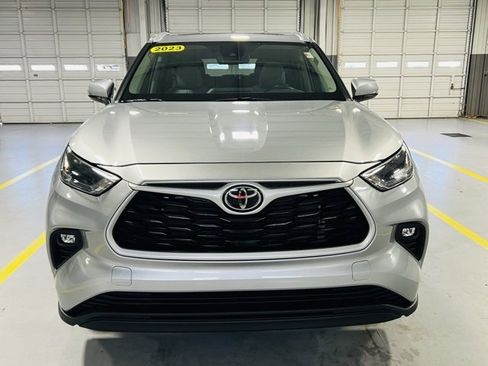 Used 2023 Toyota Highlander XLE image 16
