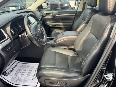 Used 2017 Toyota Highlander Limited AWD/4WD image 7