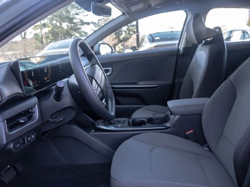 New 2025 Kia K4 LXS image 32