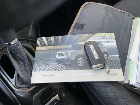 Used 2017 Jeep Renegade Altitude image 23