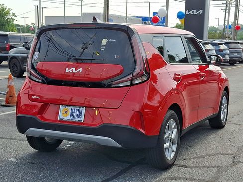 Certified 2025 Kia Soul LX w/ LX Technology Package FWD image 4