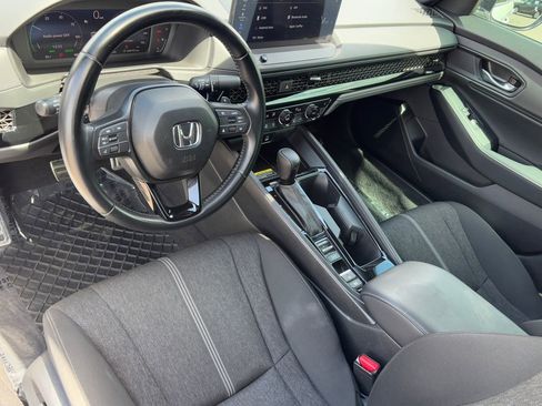 Used 2025 Honda Accord Sport image 16
