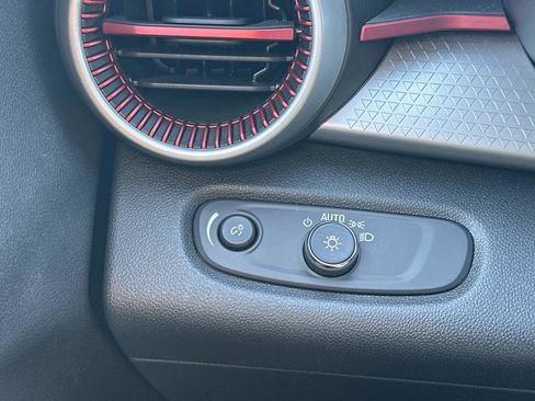 Certified 2024 Chevrolet Trax RS w/ Sunroof Package FWD image 25