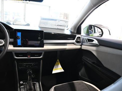 New 2026 Volkswagen Taos SE image 17