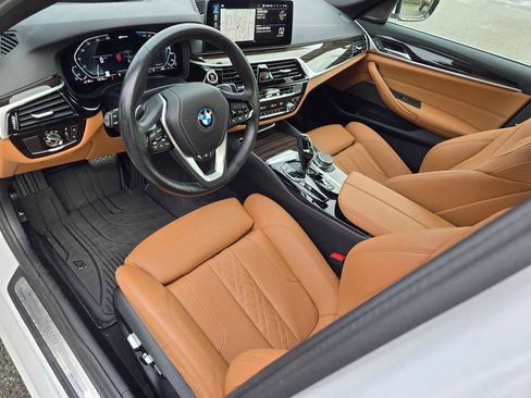 Used 2023 BMW 530e xDrive w/ Premium Package image 26