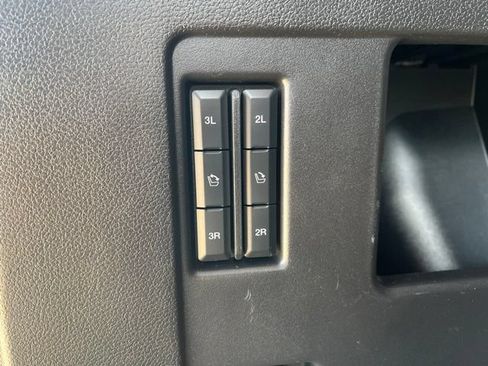 Used 2018 Ford Expedition Platinum RWD image 19