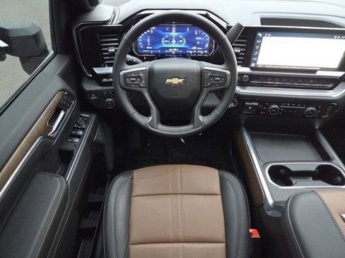 Used 2024 Chevrolet Silverado 2500 High Country w/ High Country Premium Package image 4