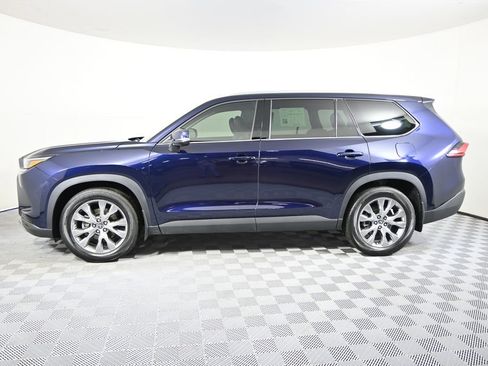 Used 2024 Toyota Grand Highlander AWD image 2