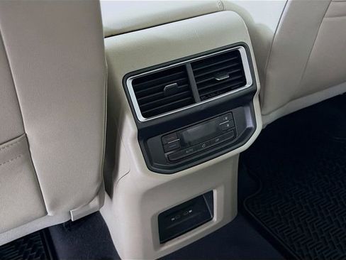 Used 2024 Volkswagen Atlas SE image 24