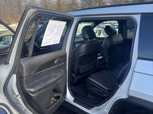 Used 2024 Jeep Grand Cherokee L Laredo image 19