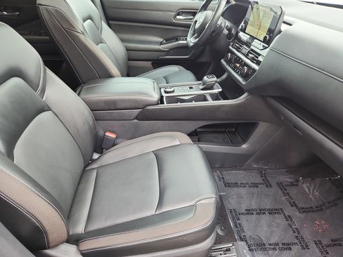 Used 2022 Nissan Pathfinder SL w/ SL Premium Package image 3