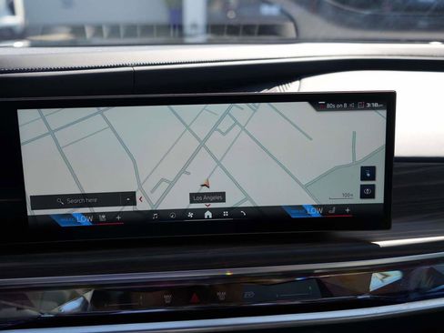 Used 2025 BMW i7 M70 image 23